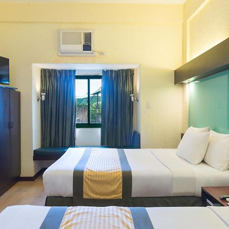 Microtel By Wyndham Cabanatuan Exterior photo