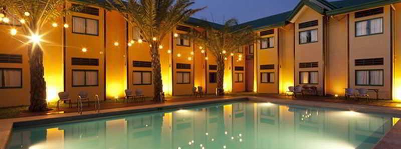 Microtel By Wyndham Cabanatuan Exterior photo
