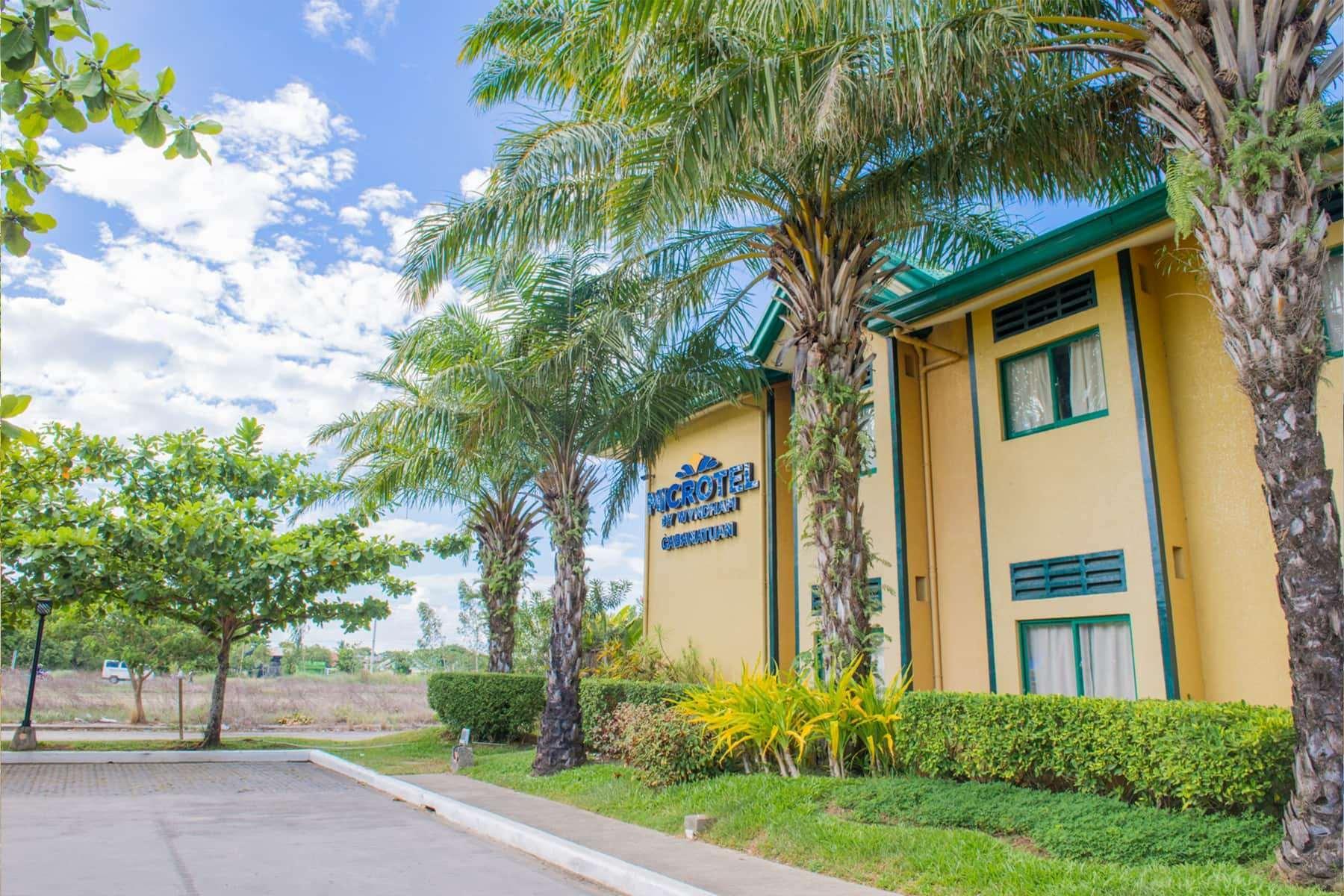 Microtel By Wyndham Cabanatuan Exterior photo