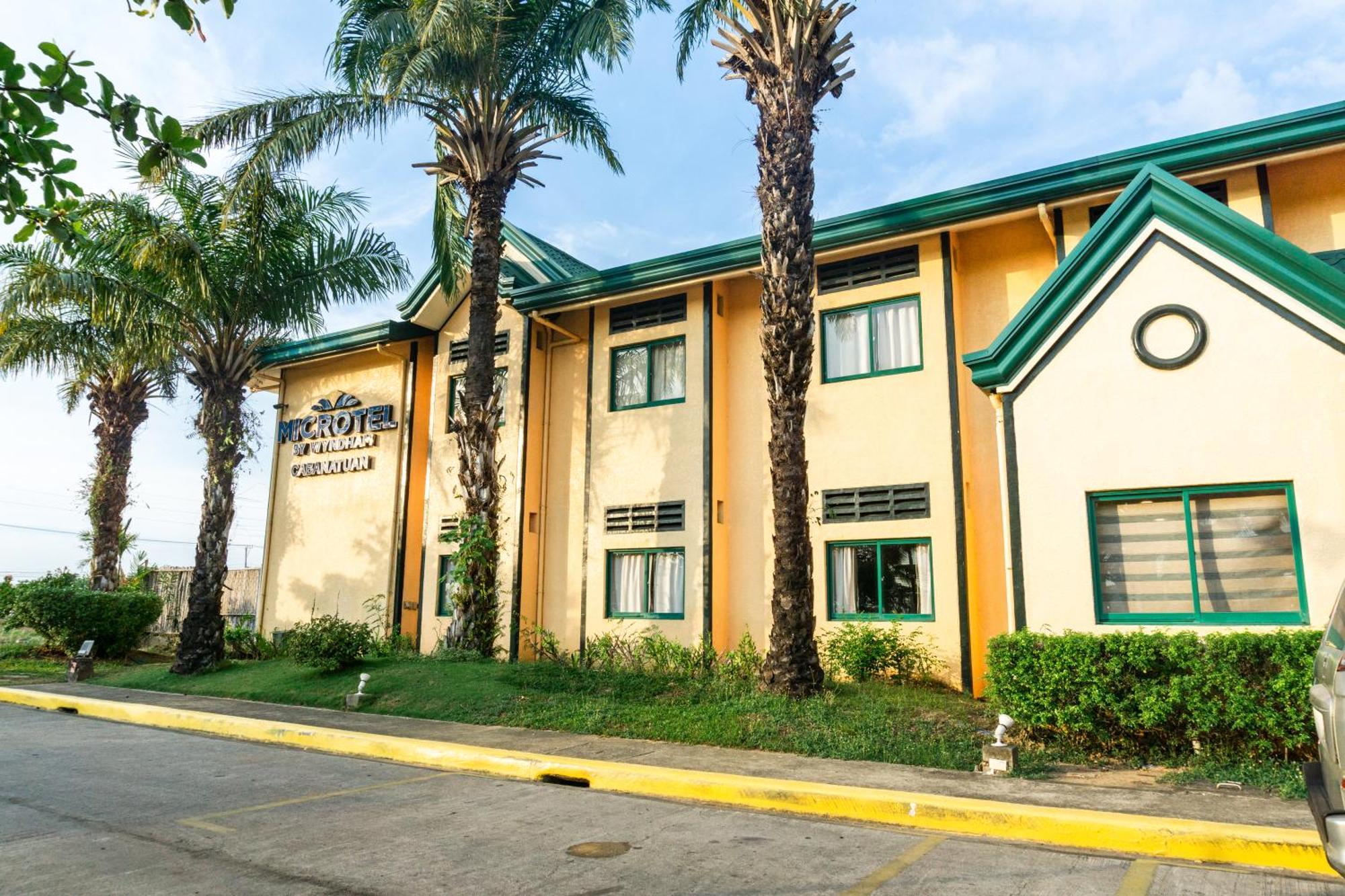 Microtel By Wyndham Cabanatuan Exterior photo