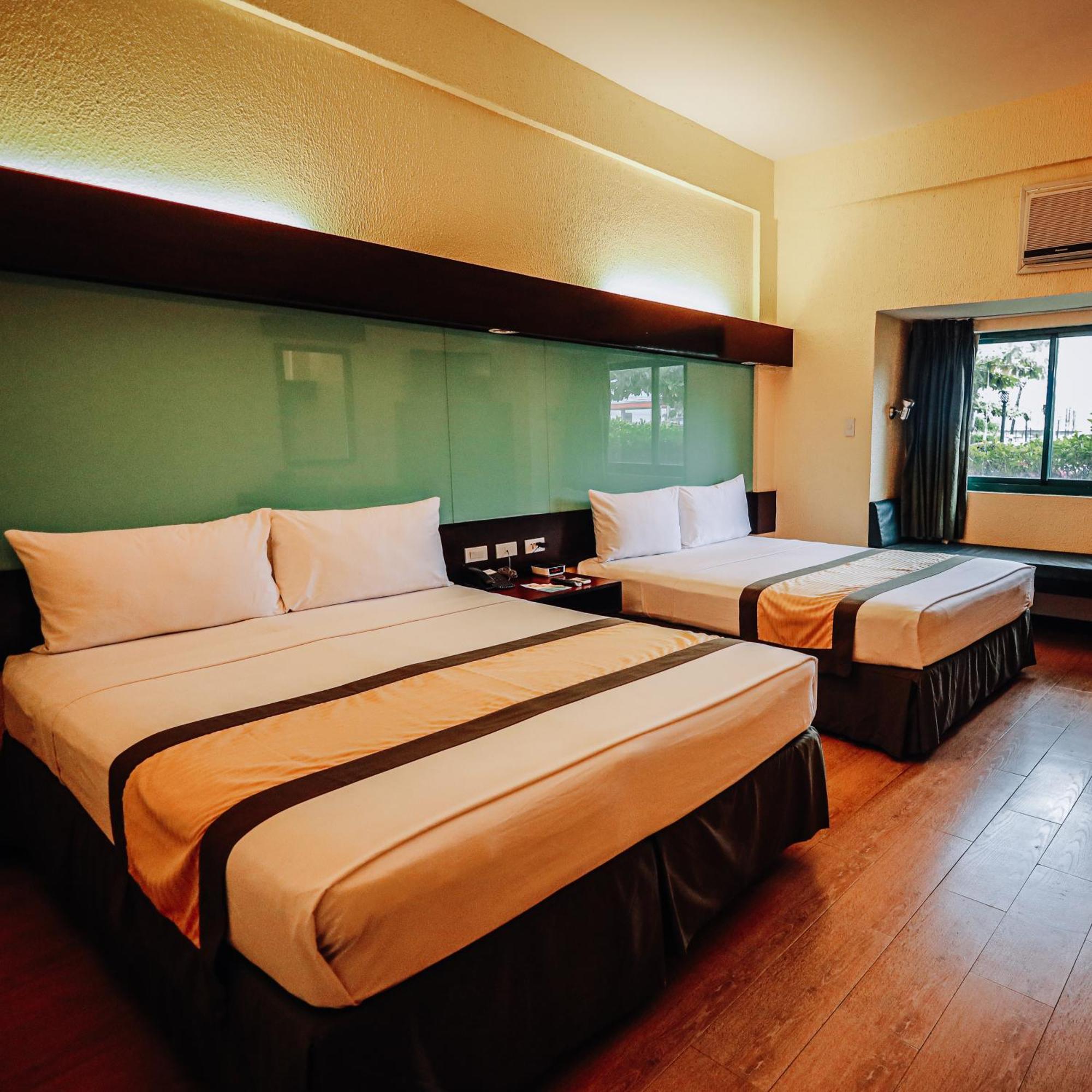 Microtel By Wyndham Cabanatuan Exterior photo