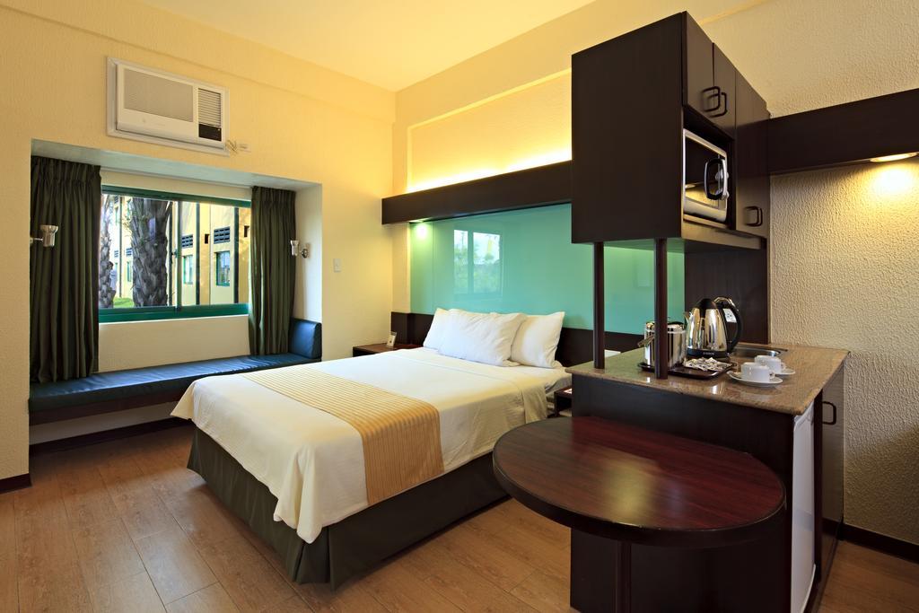 Microtel By Wyndham Cabanatuan Exterior photo
