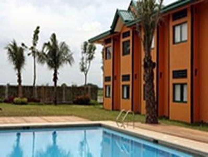 Microtel By Wyndham Cabanatuan Exterior photo