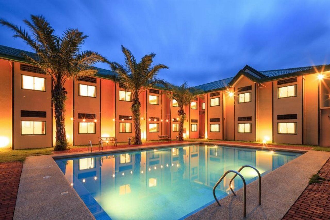 Microtel By Wyndham Cabanatuan Exterior photo