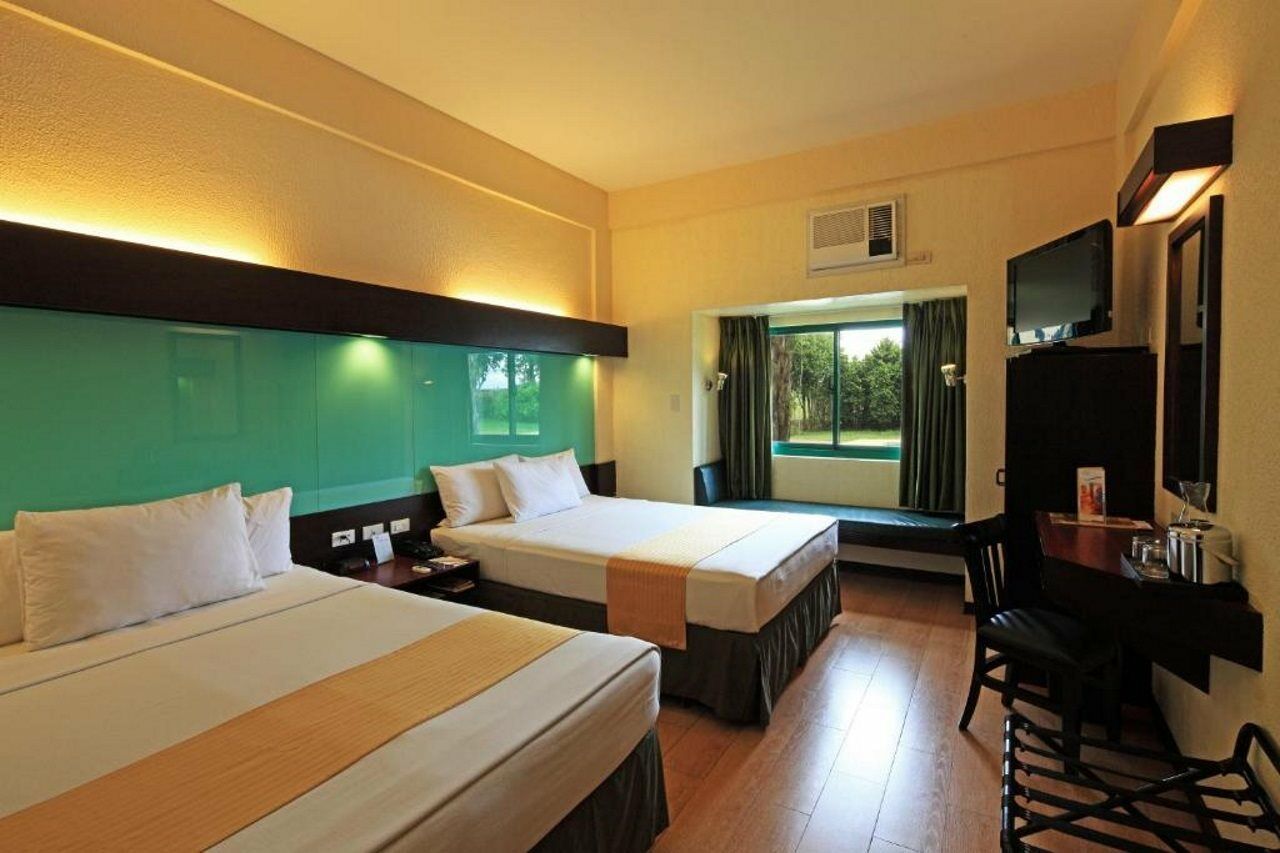 Microtel By Wyndham Cabanatuan Exterior photo